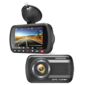 Kenwood DRV-A201 Kamera za automobil sa 2.7 " TFT LED ekranom u boji. Snima u FULL HD rezoluciji i obezbeđuje dokazni materijal u slučaju udesa.